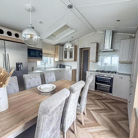 Beautiful Lodge With Full Sea Views At Broadland Sands In Suffolk Ref 20235Bs Hopton on Sea Zewnętrze zdjęcie