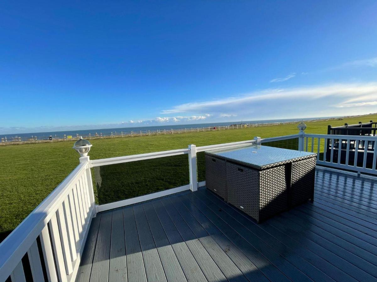 Beautiful Lodge With Full Sea Views At Broadland Sands In Suffolk Ref 20235Bs Hopton on Sea Zewnętrze zdjęcie