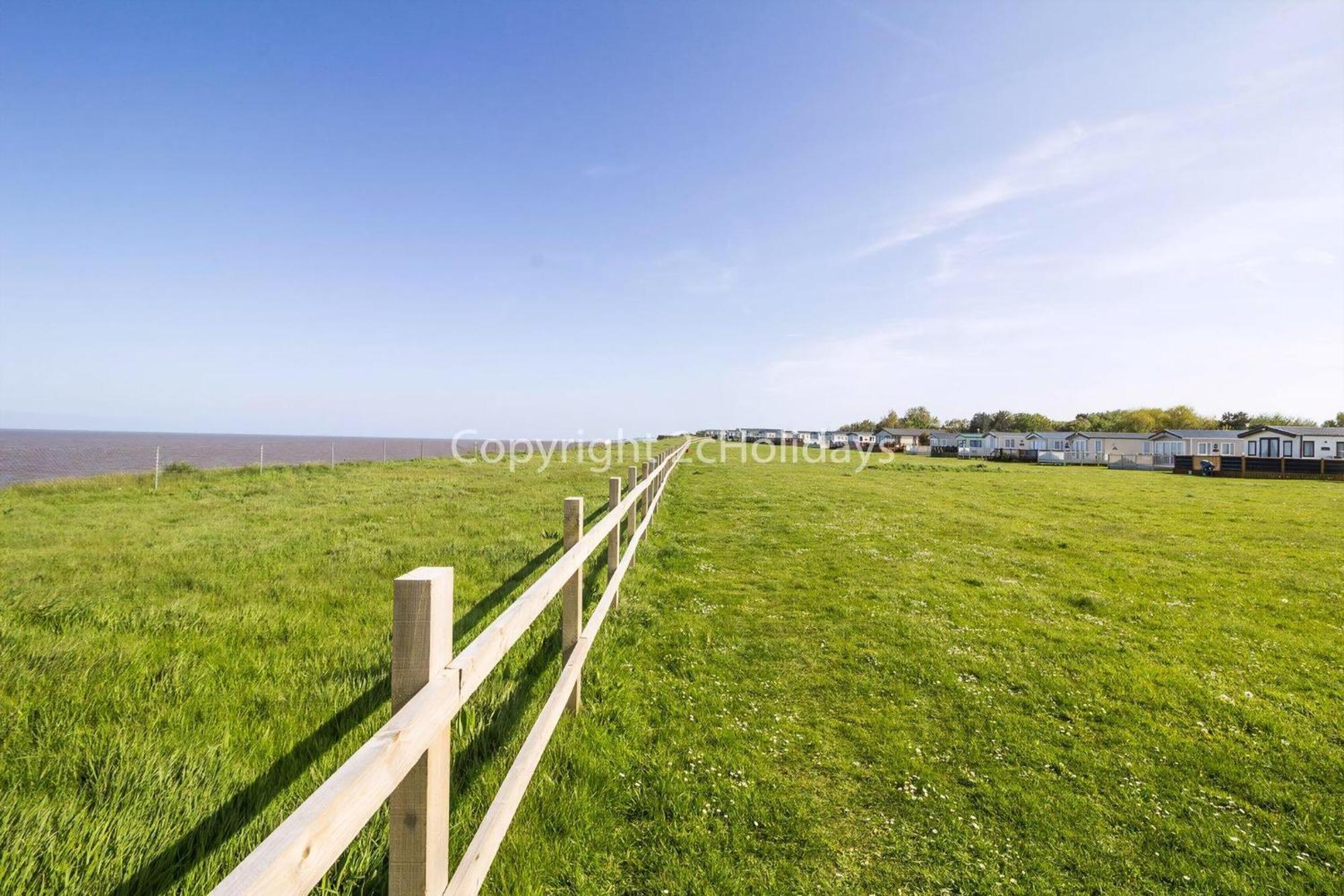 Beautiful Lodge With Full Sea Views At Broadland Sands In Suffolk Ref 20235Bs Hopton on Sea Zewnętrze zdjęcie