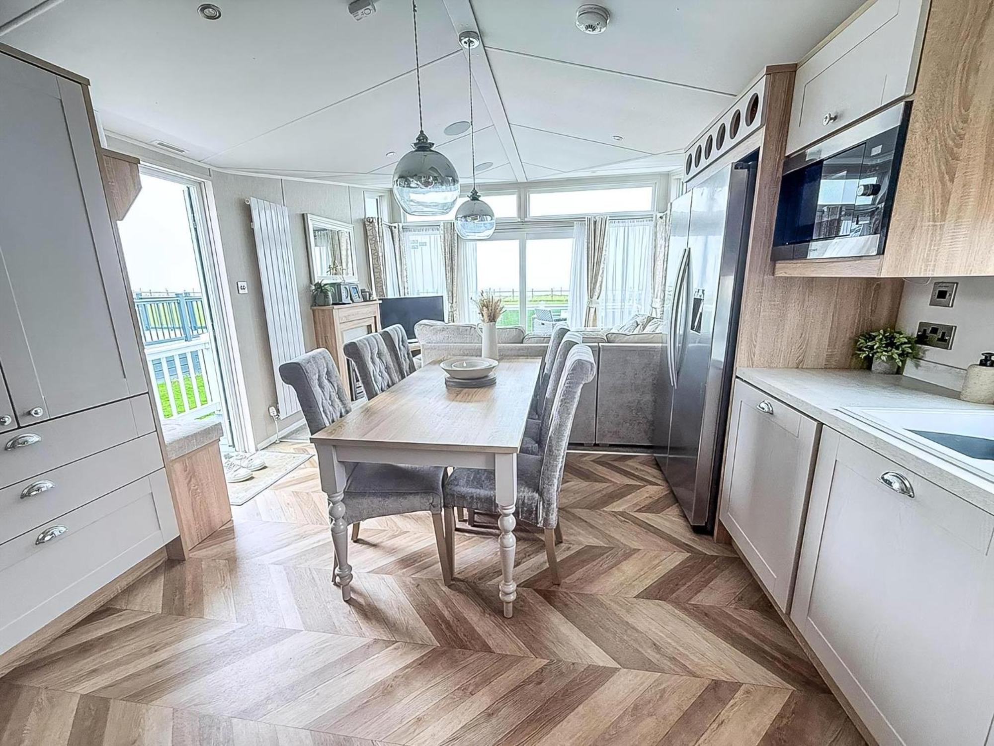 Beautiful Lodge With Full Sea Views At Broadland Sands In Suffolk Ref 20235Bs Hopton on Sea Zewnętrze zdjęcie