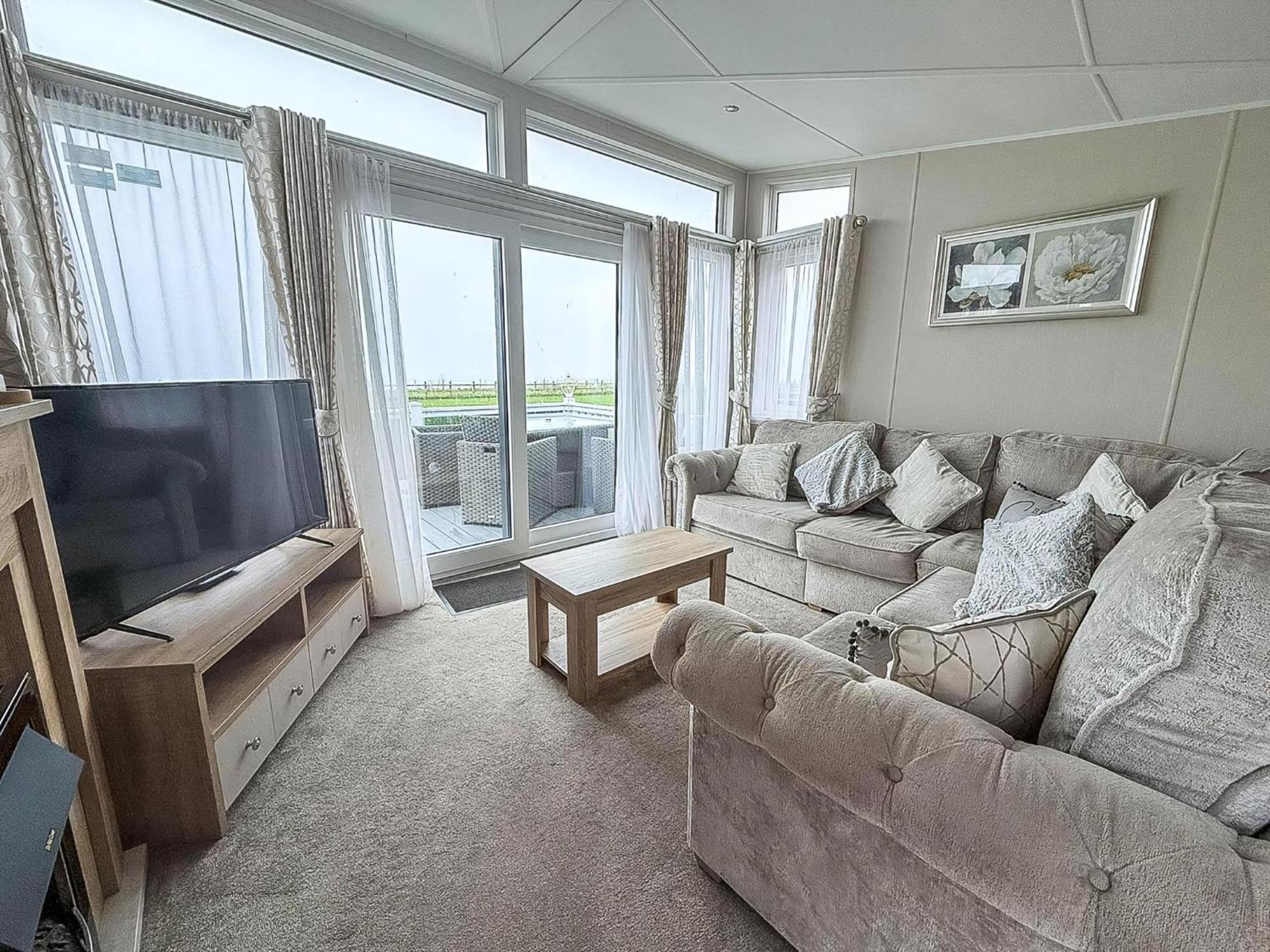 Beautiful Lodge With Full Sea Views At Broadland Sands In Suffolk Ref 20235Bs Hopton on Sea Zewnętrze zdjęcie