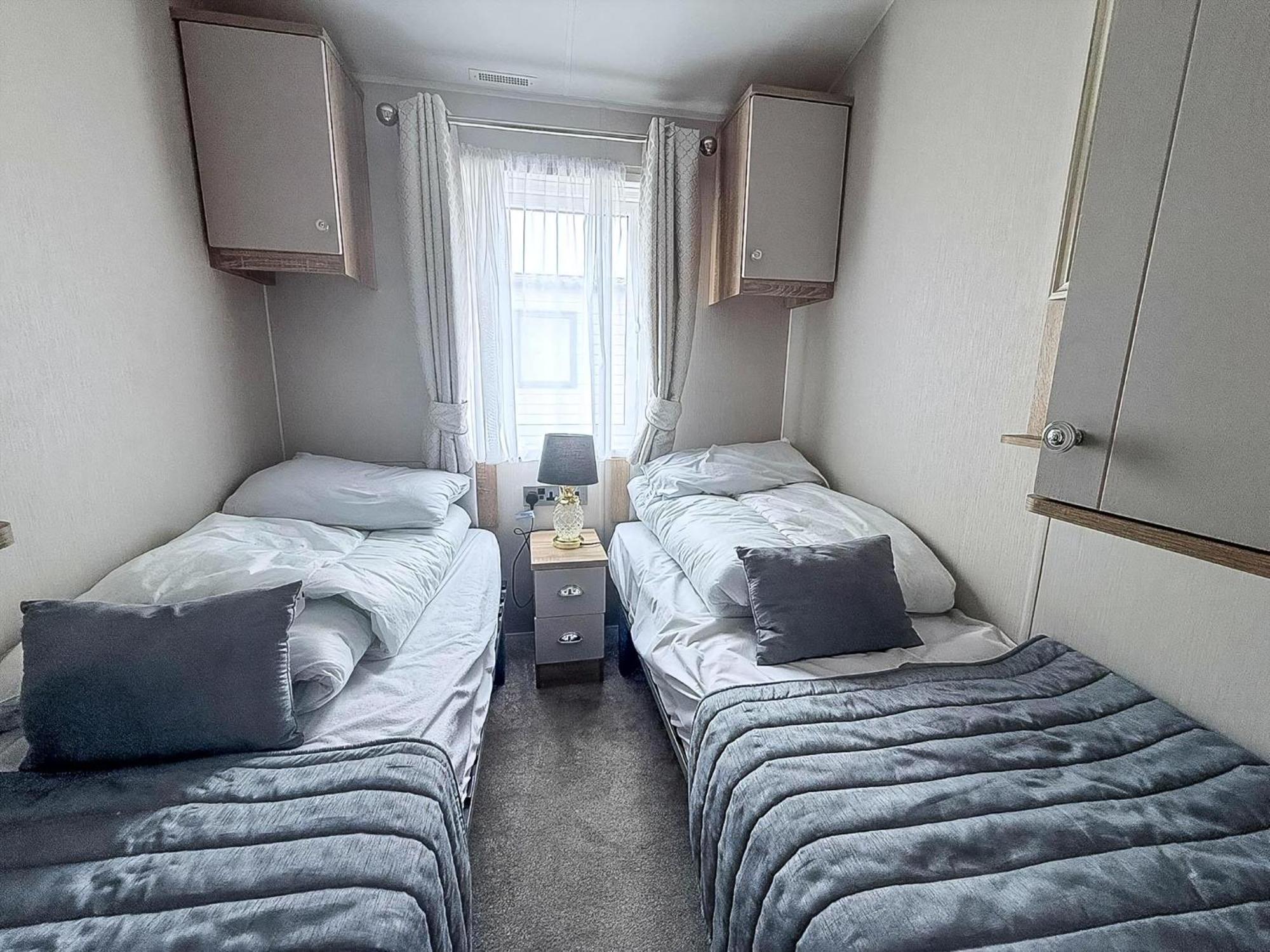 Beautiful Lodge With Full Sea Views At Broadland Sands In Suffolk Ref 20235Bs Hopton on Sea Zewnętrze zdjęcie