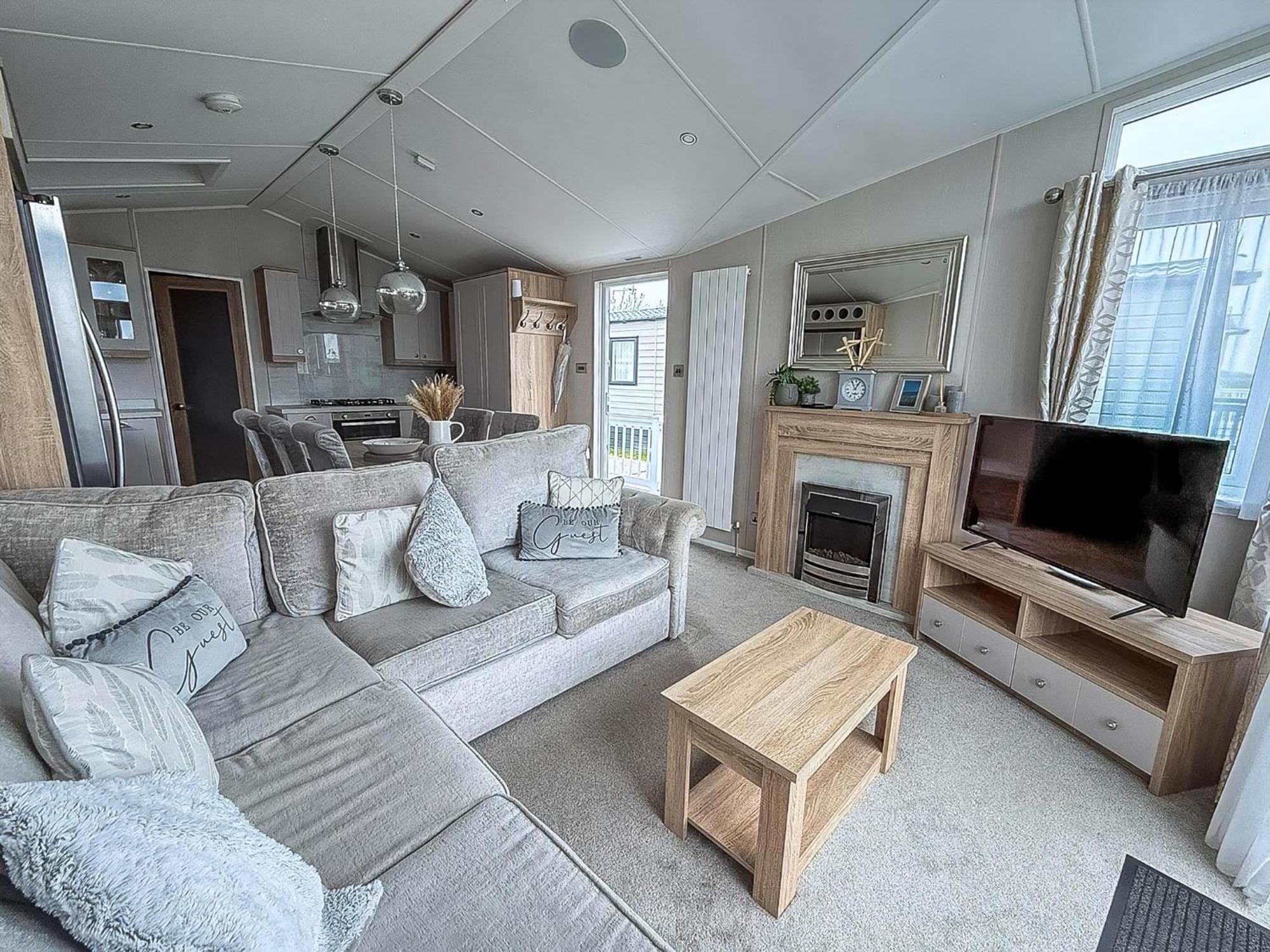 Beautiful Lodge With Full Sea Views At Broadland Sands In Suffolk Ref 20235Bs Hopton on Sea Zewnętrze zdjęcie